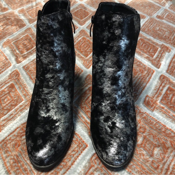 Modcloth Velvet Ankle Booties - Picture 2 of 13